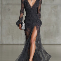 Isabel Scalloped Lace V-Neck Maxi Dress in Black