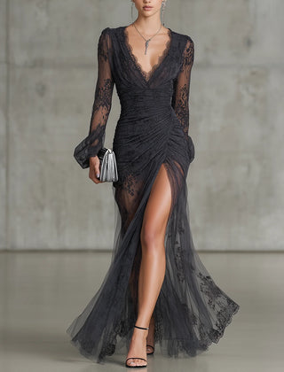 Isabel Scalloped Lace V-Neck Maxi Dress in Black