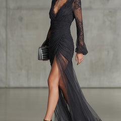 Isabel Scalloped Lace V-Neck Maxi Dress in Black