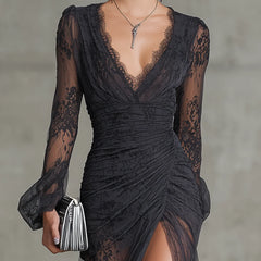 Isabel Scalloped Lace V-Neck Maxi Dress in Black