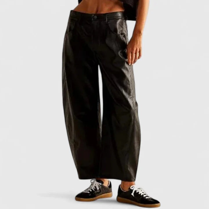 Phoebe Barrel Leg Jeans in Black