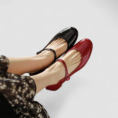 Yolanda Glossy Block Heel Mary Janes in Red