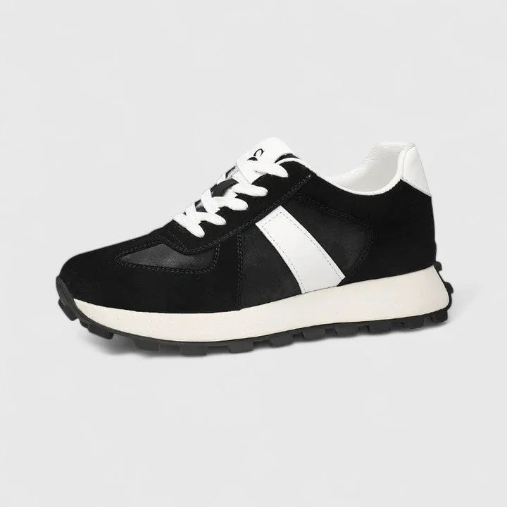 Zelda Retro Runner Sneakers in Black